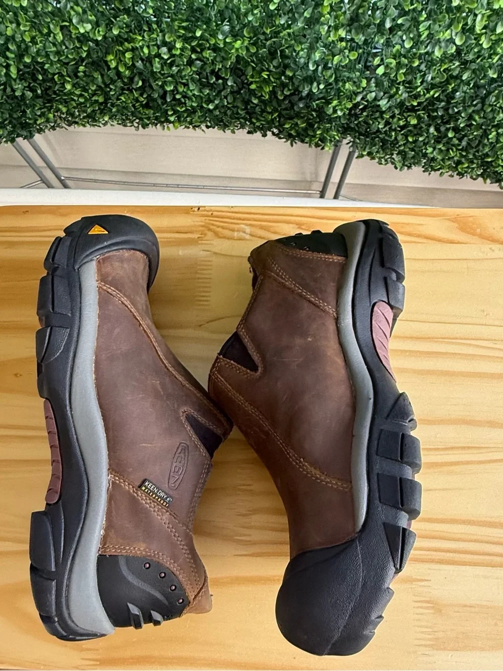 KEEN Brixen Low Mens 8 Waterproof Insulated Leather Slip On Shoes